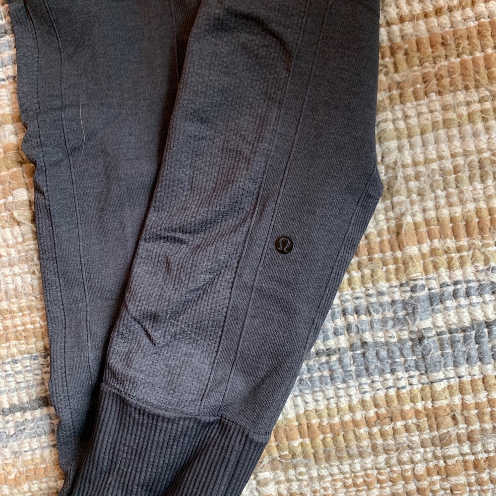 Lululemon leggings size 6